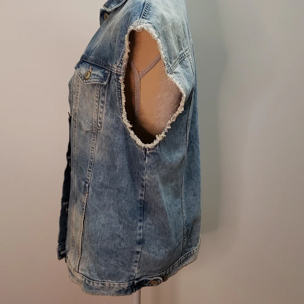 Zara size small  denim  Vest. F8 - Picture 3 of 9